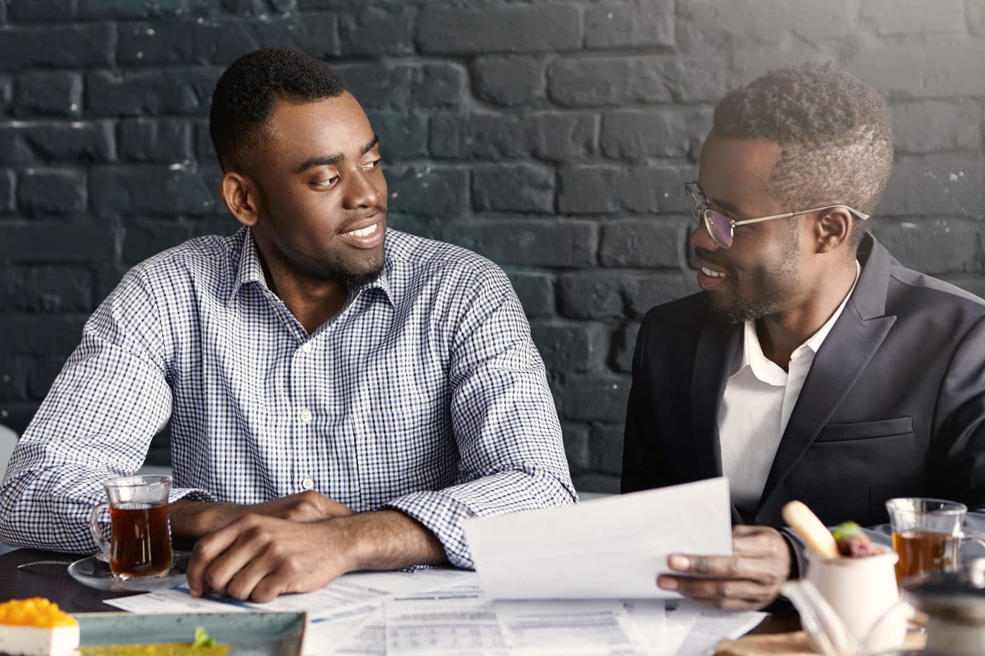 An Aigle advisor in an initial conversation with a client